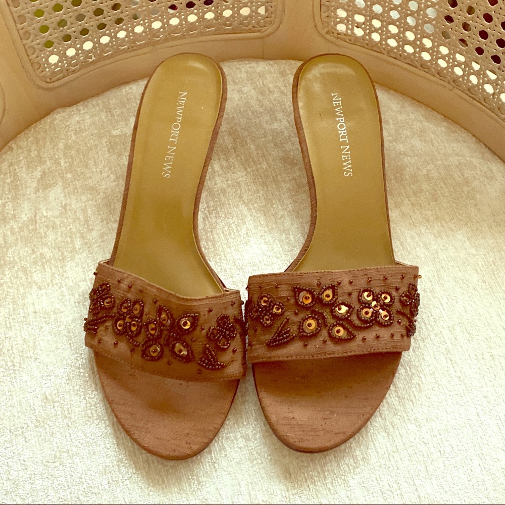 Beautiful sequined midheel sandals.